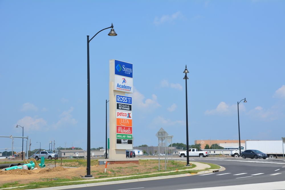 Lewis Crossing Shopping Center: I-40 and Dave Ward Drive, Conway, AR 72032